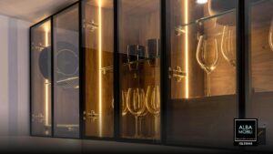 Cucine con ante a vetro ad Iglesias: idee per una cucina luminosa ed elegante